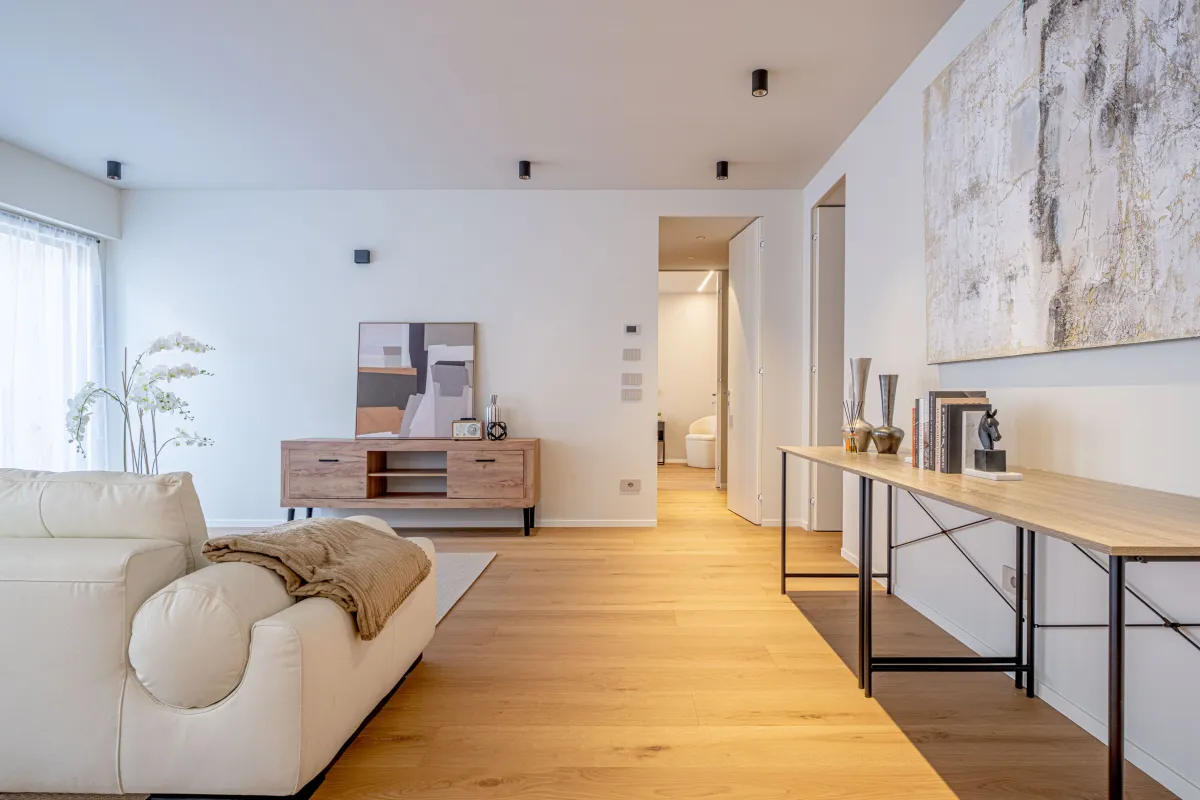 Ambiente living valorizzato con home staging professionale