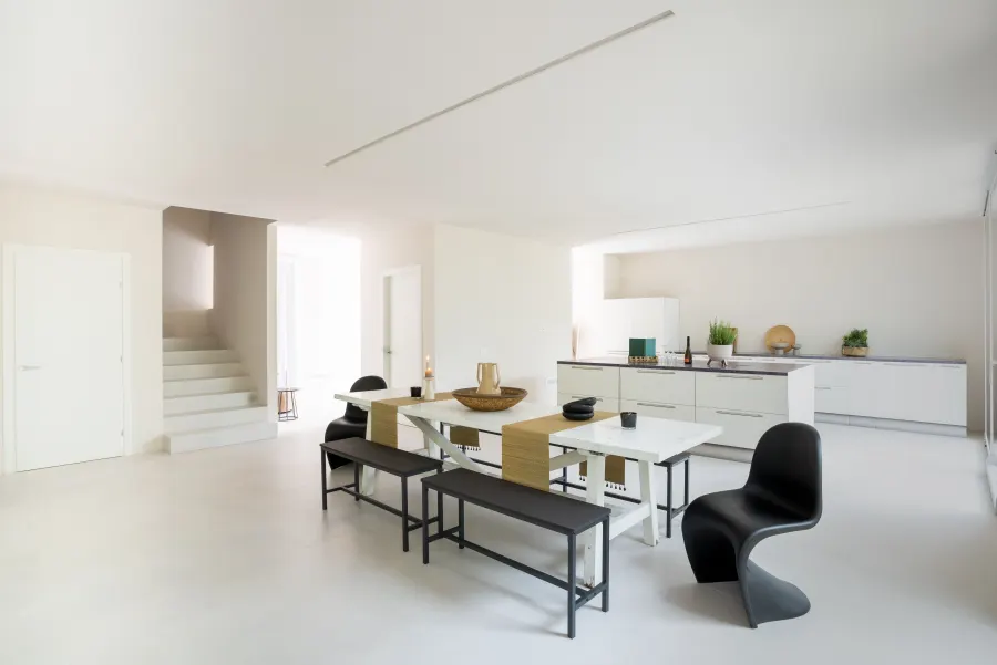 Open space con zona pranzo di design valorizzato per il mercato